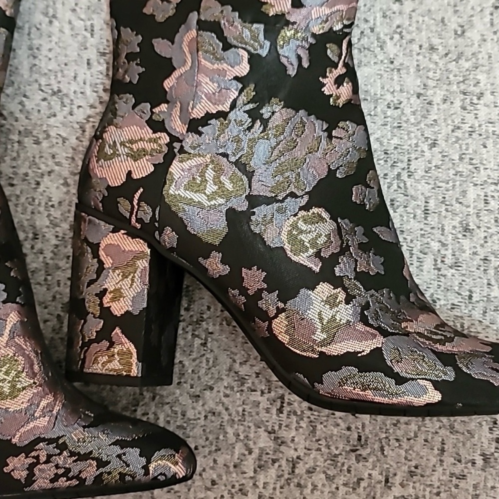 Kenneth Cole Reaction Time To Step Brocade Knee High Boots Size 10 NWT - Picture 4 of 7